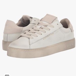 Shana Low Top Sneaker In
Chalk White/ Pink women sise 8 gently used 🌷